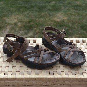 KEEN Naples leather sandals, brown, size 6.